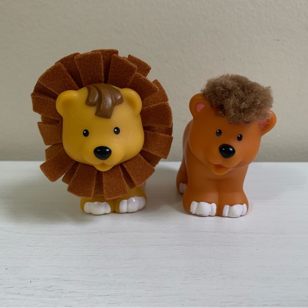 Fisher-Price Little People Lion & Lioness Touch N Feel Noah’s Ark